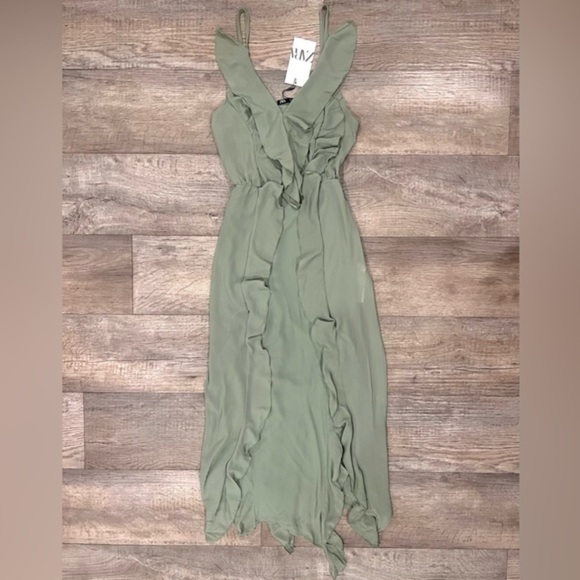 LAST ONE!!! BLOGGER FAVE!!! ZARA V-Neck Dress with Ruffles - Picture 4 of 10